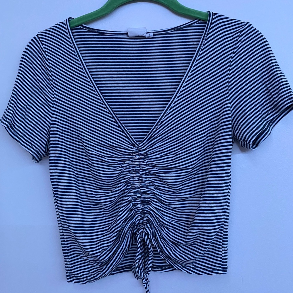 Live in the moment scrunch crop top